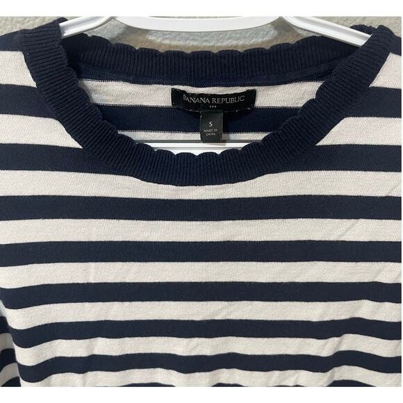 Banana Republic Factory Long Sleeve Scalloped Edges Sweater Navy/White Small - Picture 3 of 7